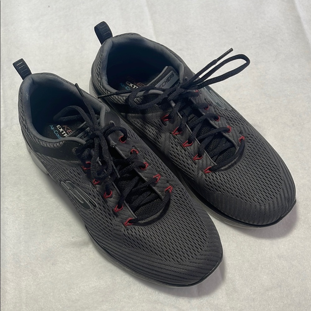 Sketchers 11 4E Extra Wide Fit Memory Foam Lace Up Gray Mens Lightweights